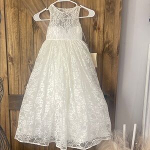 Ivory Cute Lace Flower Girl Dress Open Back. Size 2/3 years